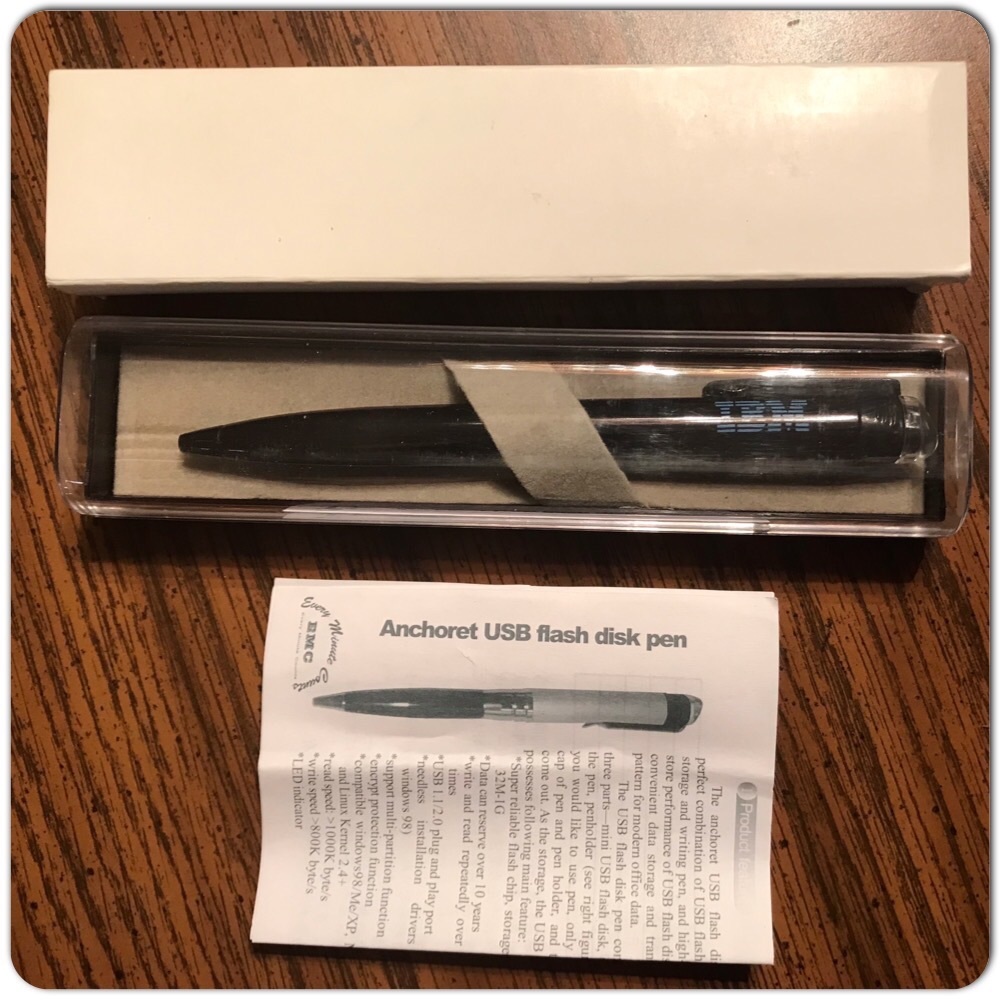 IBM LOGO BALLPOINT PEN WITH 1 g FLASH DRIVE
